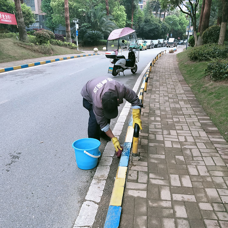 鹰潭擦拭路沿石